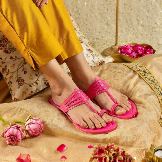 Fuchsia Braided Pattern Plain Kolhapuris